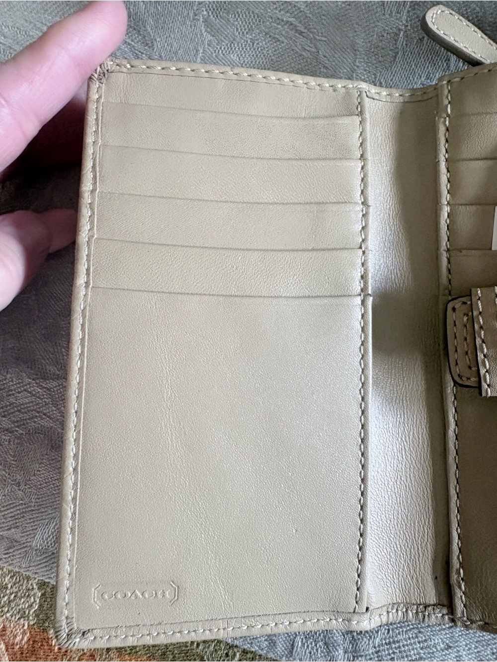 Coach  EMBOSSED PATENT LEATHER Wallet Limited Edition - LNC - Picture 5 of 15